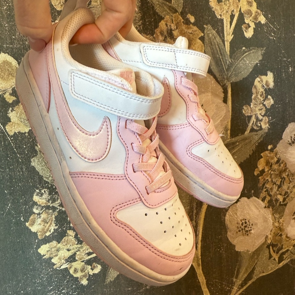 Nike Kids Sneakers in Pink and White